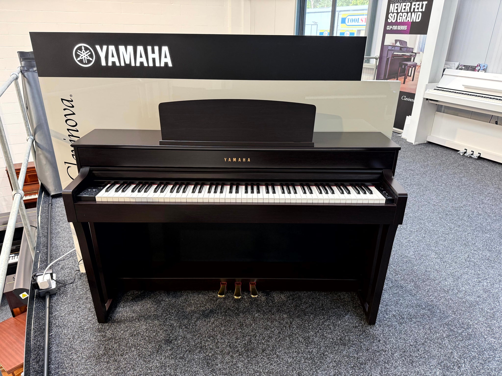 Yamaha CLP-645 Digital Piano, Rosewood (Pre-Owned)